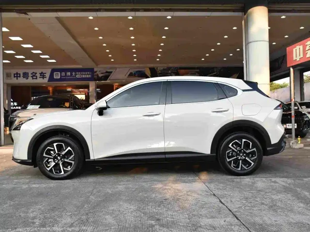 Baojun E6 — Фото автомобиля 5