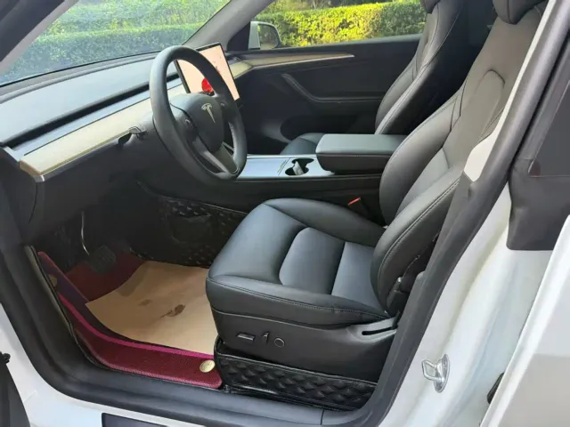Tesla Model Y — Фото автомобиля 5