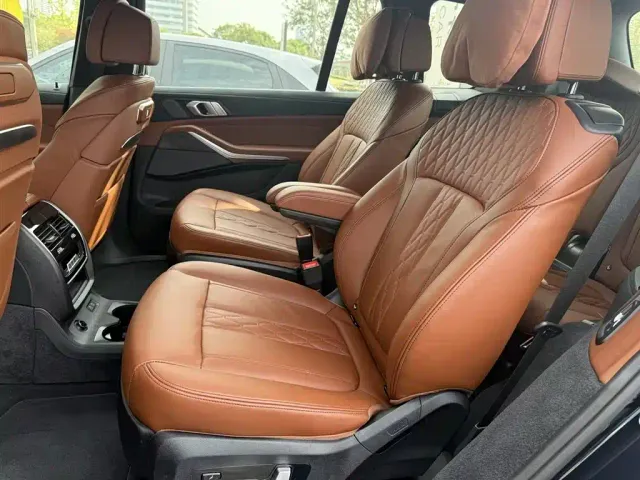 BMW X7 — Фото автомобиля 10