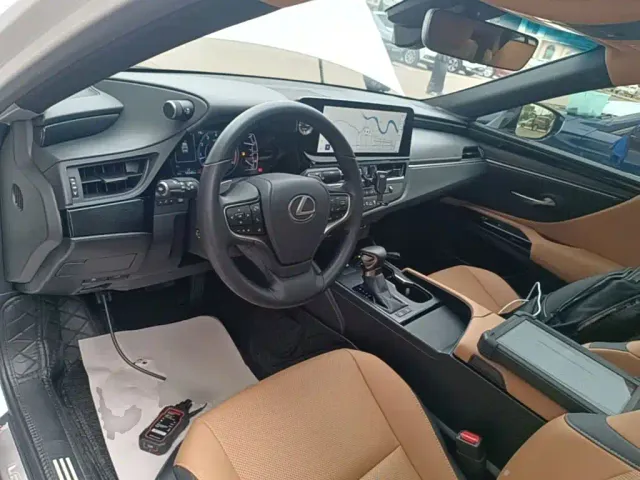 Lexus ES — Фото автомобиля 9