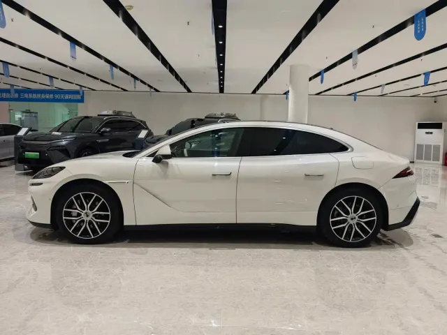 Denza Z9 — Фото автомобиля 3