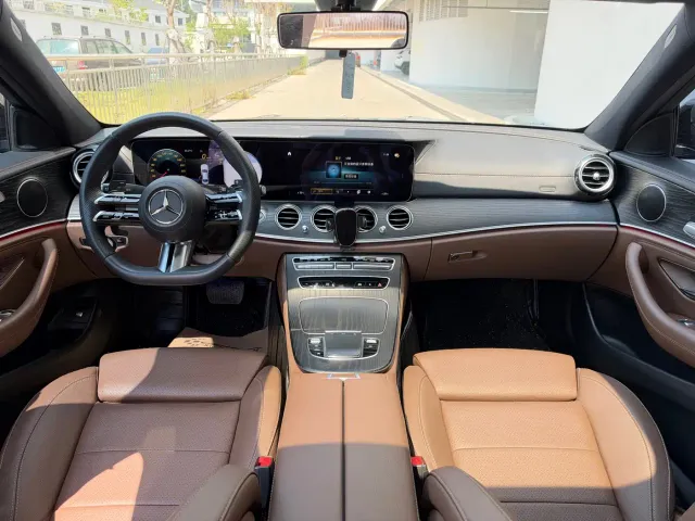 Mercedes-Benz E-Class — Фото автомобиля 8