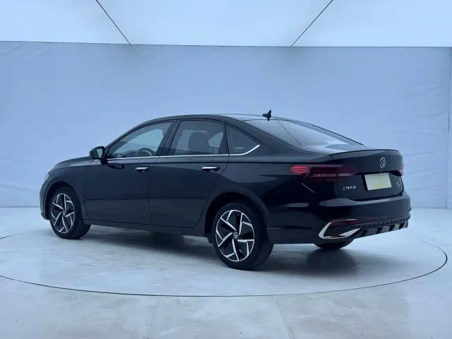 Volkswagen Lavida — Фото автомобиля 4