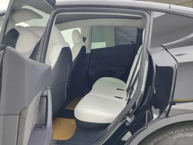 Tesla Model Y — Фото автомобиля 11