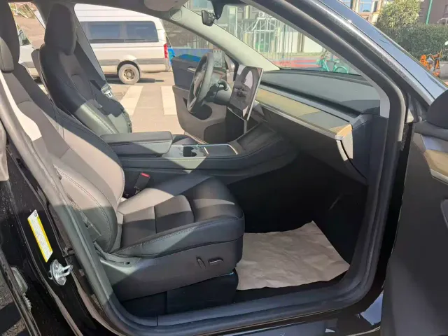 Tesla Model Y — Фото автомобиля 5