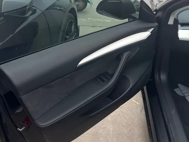Tesla Model 3 — Фото автомобиля 8