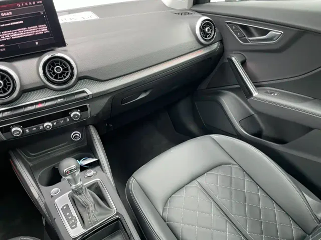 Audi Q2L — Фото автомобиля 14