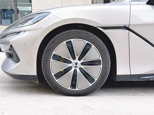 Denza Z9GT — Фото автомобиля 3