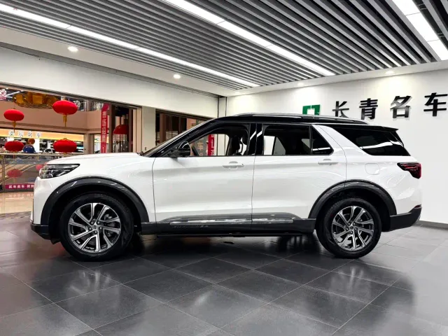 Ford Explorer — Фото автомобиля 3