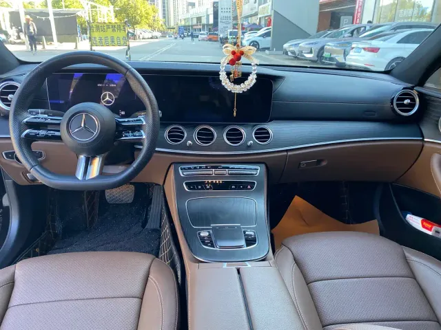 Mercedes-Benz E-Class — Фото автомобиля 7