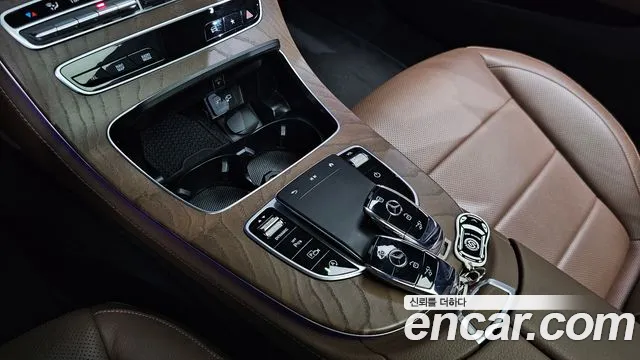 Mercedes-Benz E-Class — Фото автомобиля 18