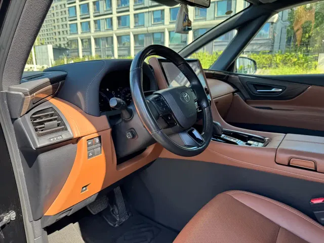 Toyota Alphard — Фото автомобиля 10