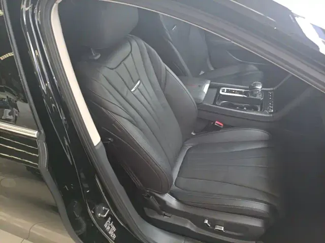 Hongqi Hongqi H5 2024 2.0T Automatic Smart Connect Flag Smooth Edition — Фото автомобиля 24