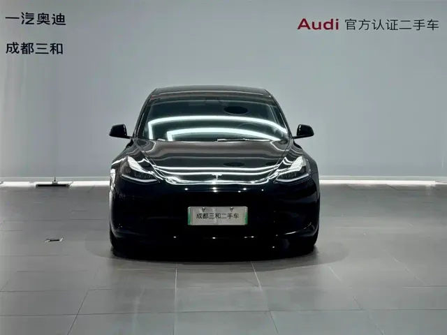 Tesla Model 3 — Фото автомобиля 2