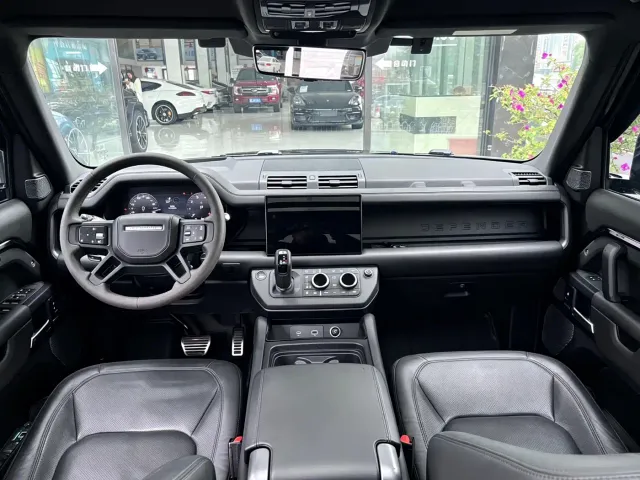 Land Rover Defender — Фото автомобиля 5