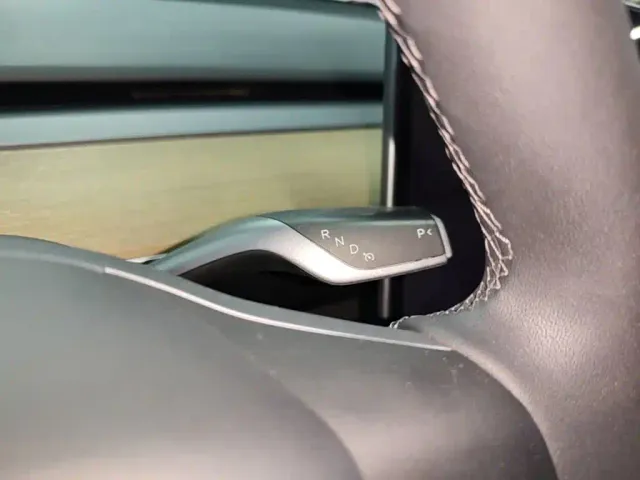 Tesla Model Y — Фото автомобиля 13