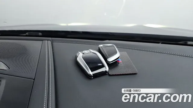 BMW 8 Series G15 — Фото автомобиля 16