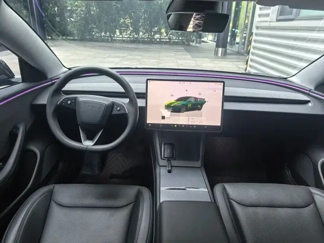 Tesla Model 3 — Фото автомобиля 9