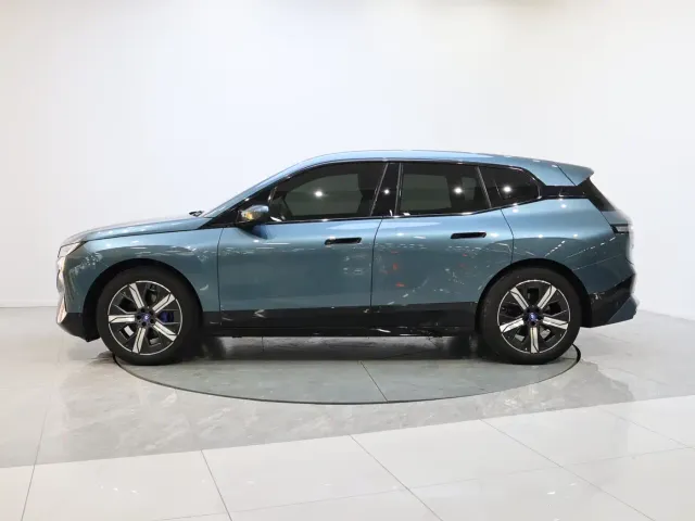 BMW iX — Фото автомобиля 5