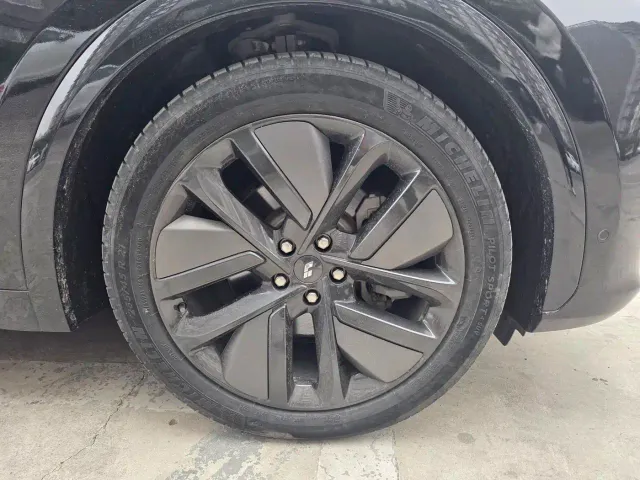 Li Auto L7 — Фото автомобиля 21