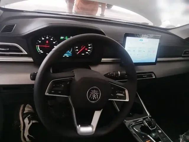 BYD Qin — Фото автомобиля 9