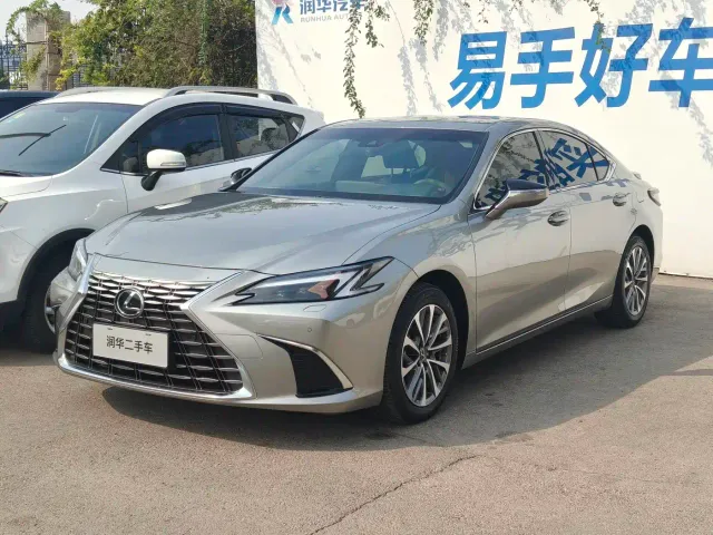Фотография автомобиля — Lexus ES