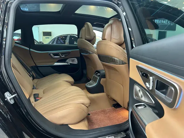 Mercedes-Benz E-Class — Фото автомобиля 17