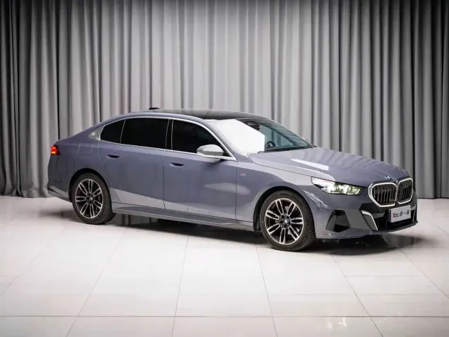 BMW 5 Series — Фото автомобиля 3