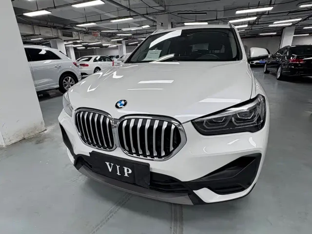 Фотография автомобиля — BMW X1