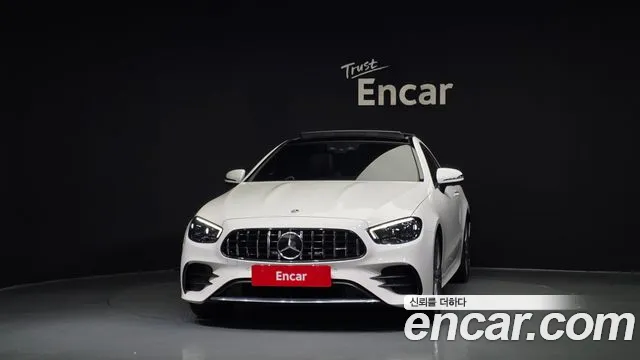 Mercedes-Benz E-Class — Фото автомобиля 3