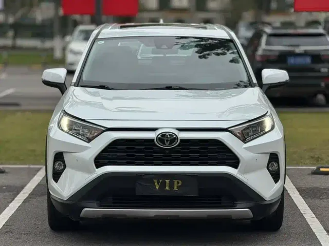 Toyota RAV4 — Фото автомобиля 2