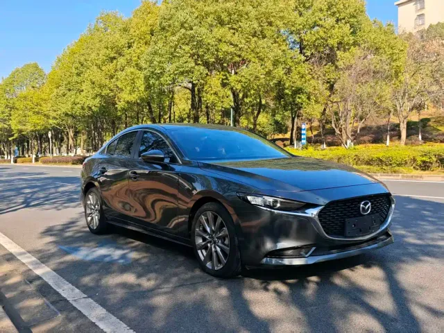 Mazda Axela — Фото автомобиля 3