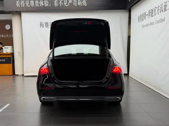 Mercedes-Benz E-Class — Фото автомобиля 21