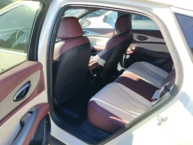 BYD Seal 07 DM-i — Фото автомобиля 16