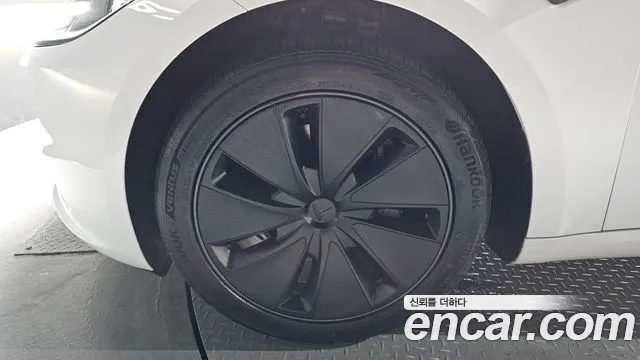 Tesla Model 3 — Фото автомобиля 21
