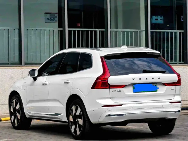 Volvo XC60 — Фото автомобиля 5