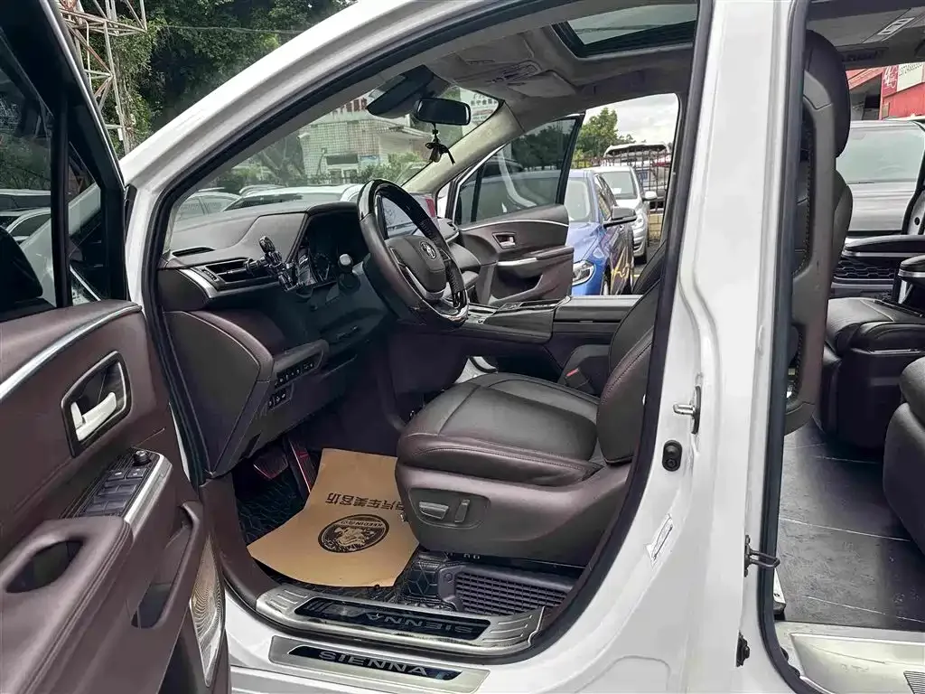 Toyota Toyota Sienna 2021 2.5L Hybrid Comfort Edition — Фото автомобиля 9