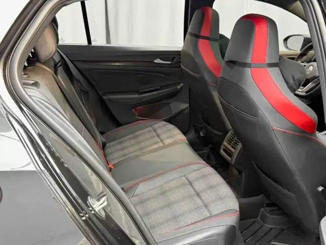 Volkswagen Golf GTI — Фото автомобиля 8