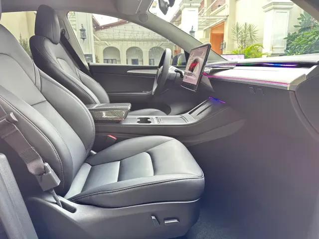 Tesla Model Y — Фото автомобиля 11