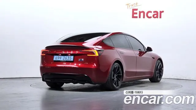 Tesla Model 3 — Фото автомобиля 2