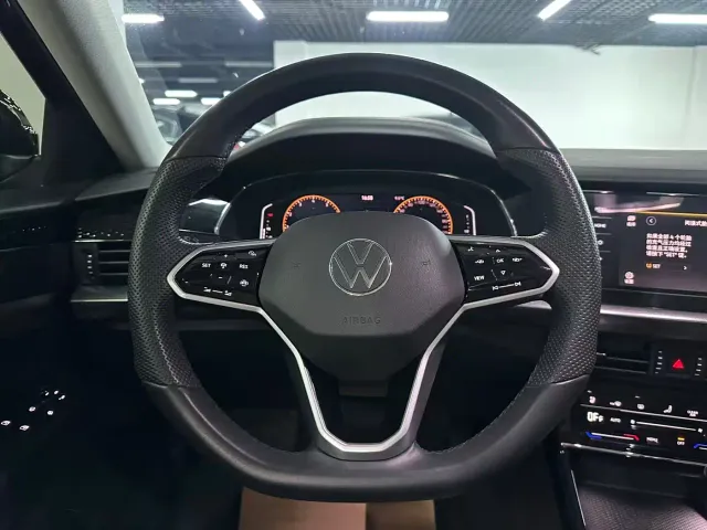 Volkswagen Passat — Фото автомобиля 10