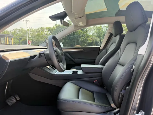 Tesla Model Y — Фото автомобиля 4