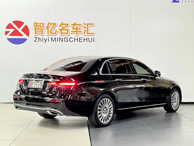Mercedes-Benz E-Class — Фото автомобиля 4