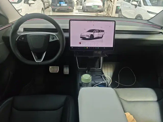 Tesla Model Y — Фото автомобиля 9