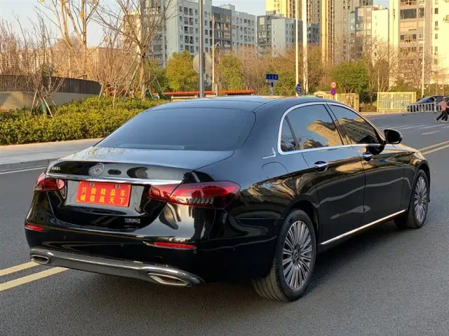 Mercedes-Benz E-Class — Фото автомобиля 4