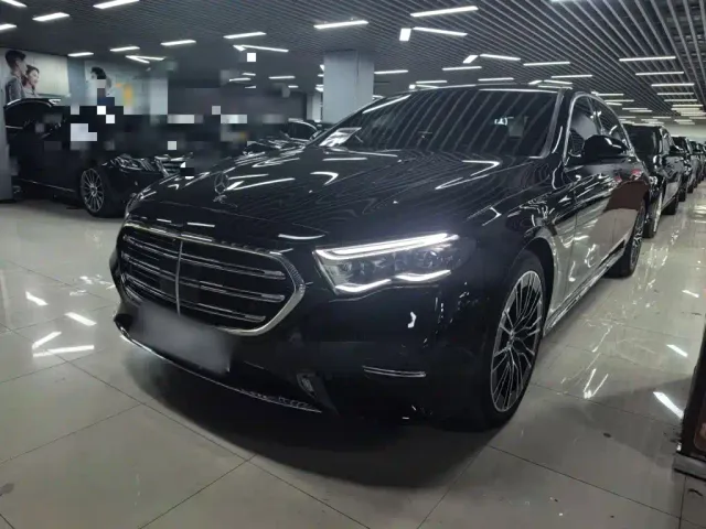 Фотография автомобиля — Mercedes-Benz E-Class