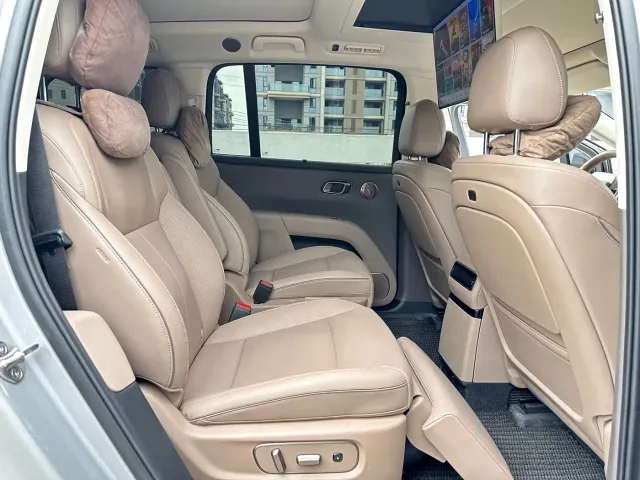 Li Auto i8 — Фото автомобиля 25