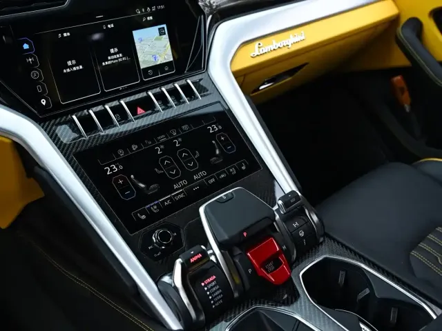 Lamborghini Urus — Фото автомобиля 12
