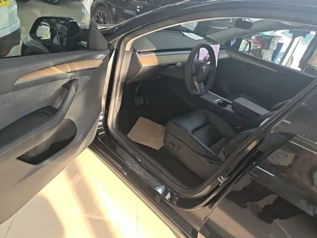 Tesla Model Y — Фото автомобиля 15