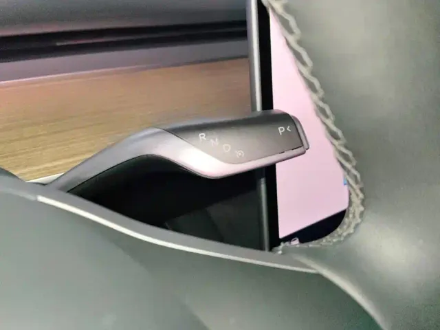 Tesla Model Y — Фото автомобиля 16